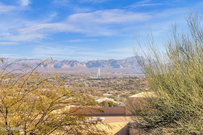 24-web-or-mls-15418-castillo-dr