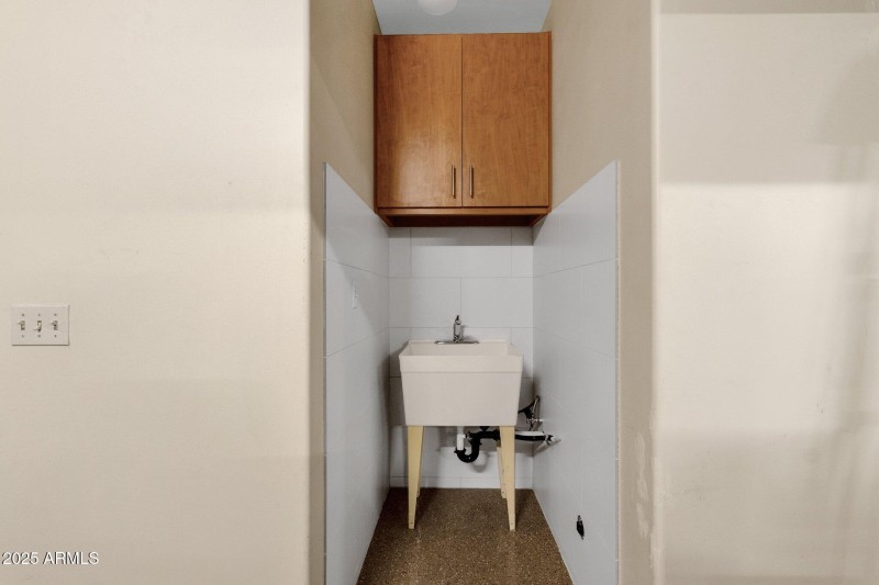 77-web-or-mls-15418-castillo-dr