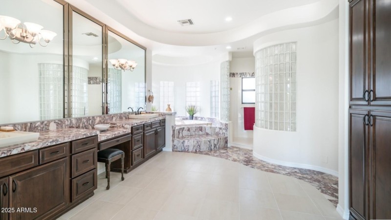 Main Suite Bathtub and Shower