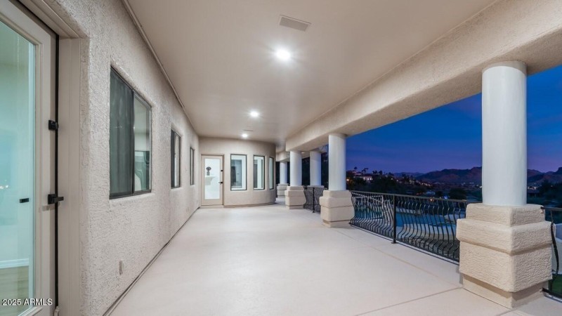 Spacious Covered Patio