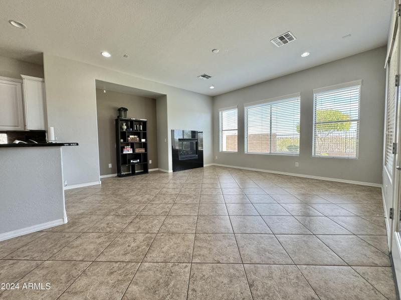 ACD7C1DD-1A31-4562-A4D5-BD36B6ABA528_1_2