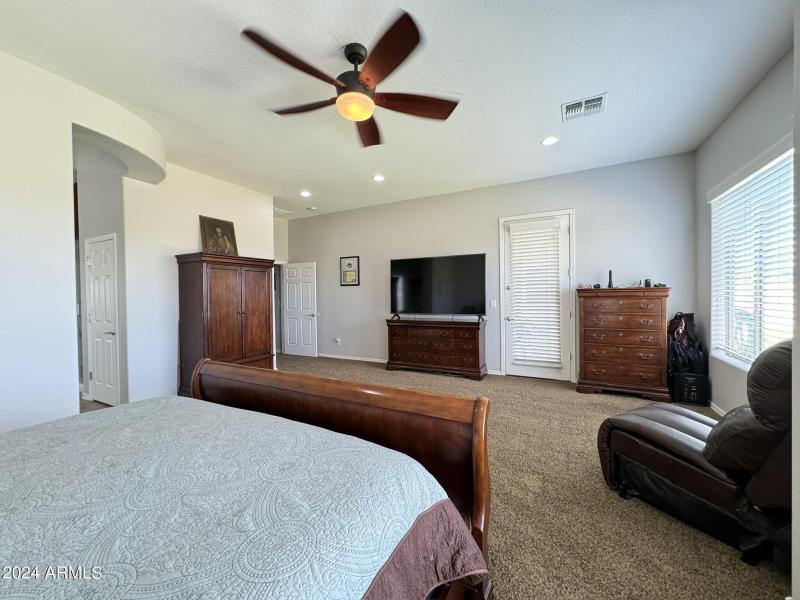 DB72114F-CE01-45F1-A3D1-3E3202D37C8A_1_1