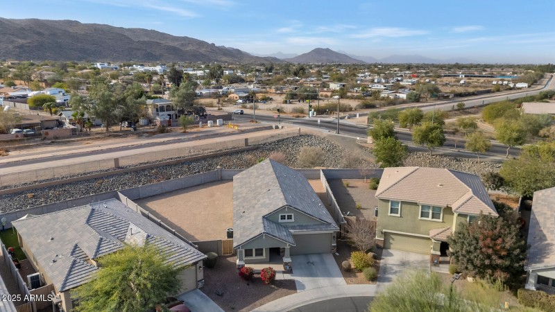 2405 E Beverly Rd-large-002-005-2405 E B