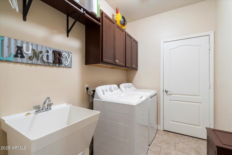 Laundry with storage