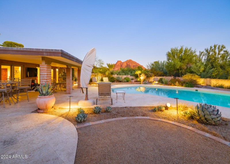 3921 E San Miguel Ave, PV, 85253