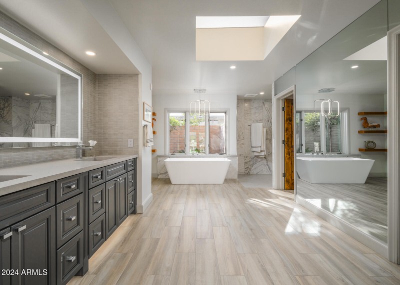 3921 E San Miguel Ave, PV, 85253