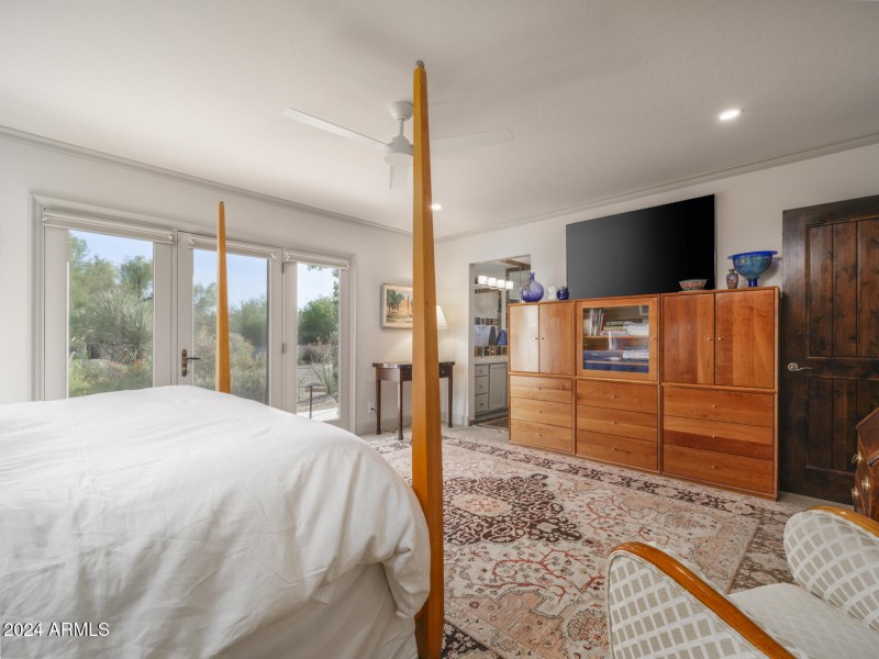 3921 E San Miguel Ave, PV, 85253