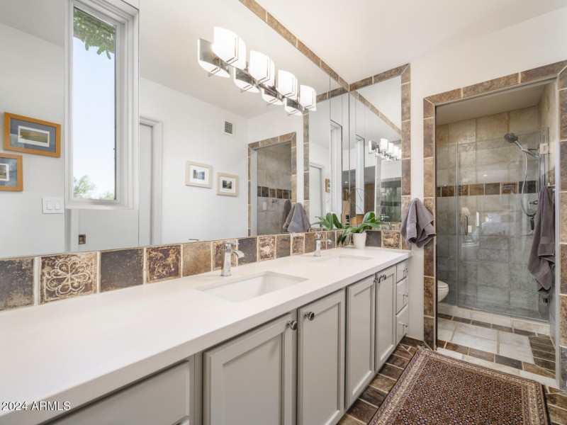 3921 E San Miguel Ave, PV, 85253