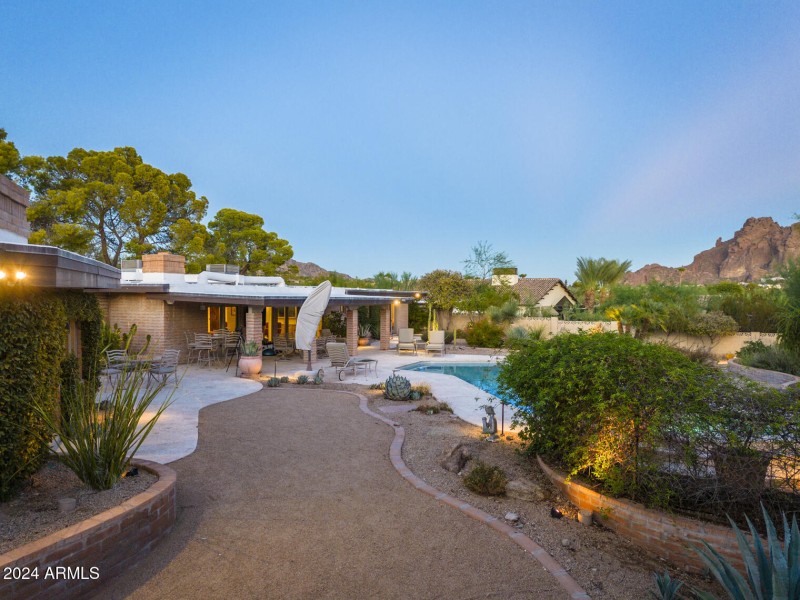 3921 E San Miguel Ave, PV, 85253