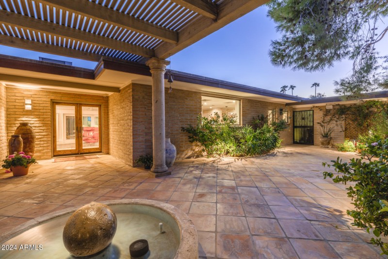 3921 E San Miguel Ave, PV, 85253