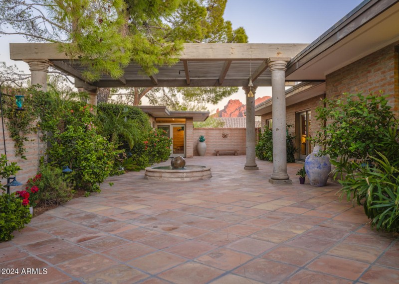 3921 E San Miguel Ave, PV, 85253