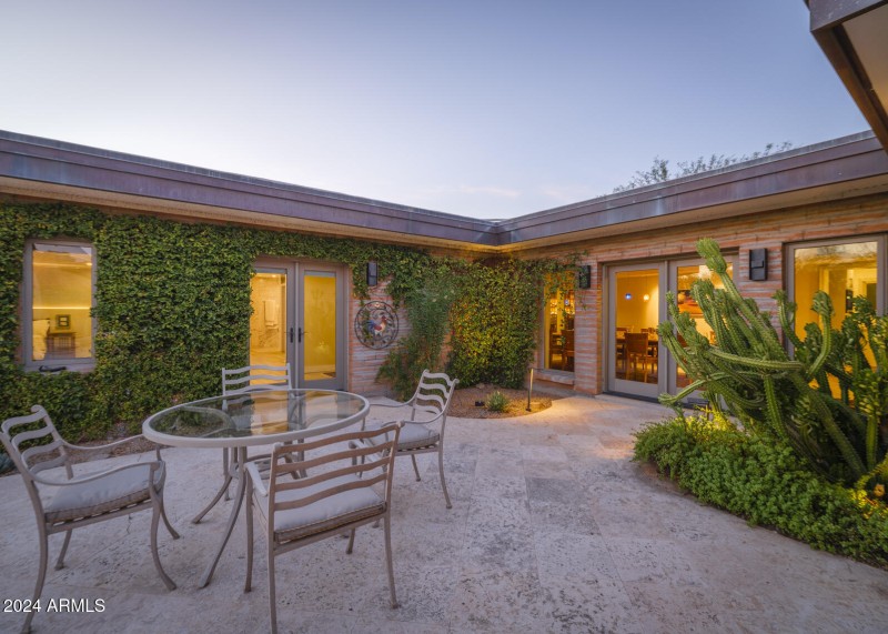 3921 E San Miguel Ave, PV, 85253