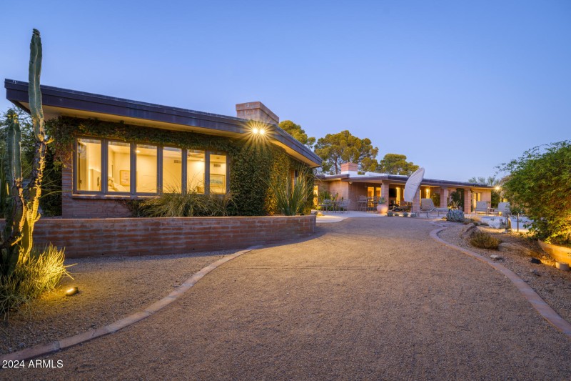 3921 E San Miguel Ave, PV, 85253