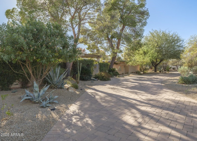 Listings_3921_E_SanMiguel_Ave_Reshoot-21