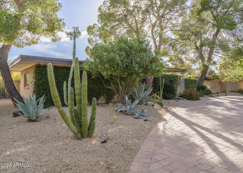 Listings_3921_E_SanMiguel_Ave_Reshoot-5