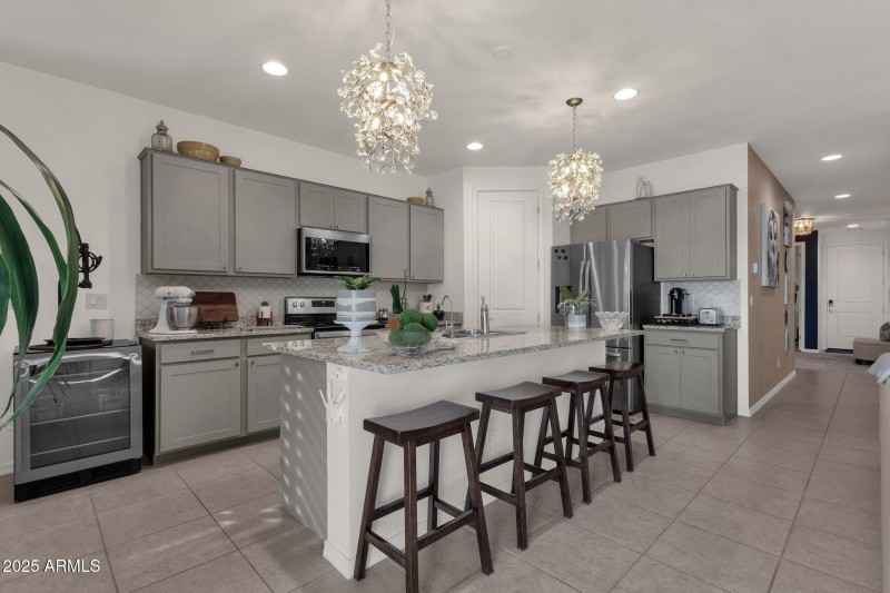 Kitchen & Breakfast Bar