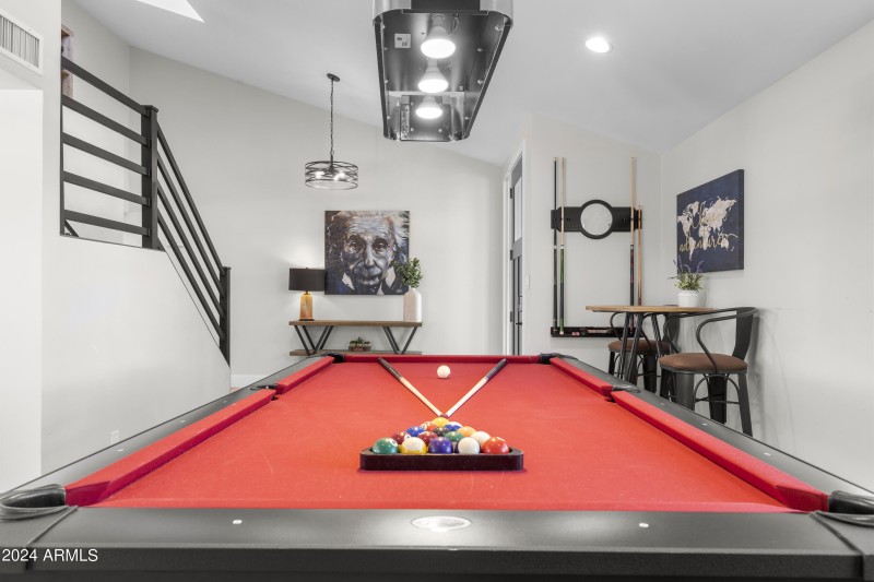 06_8025_E_Redwing_Rd__06