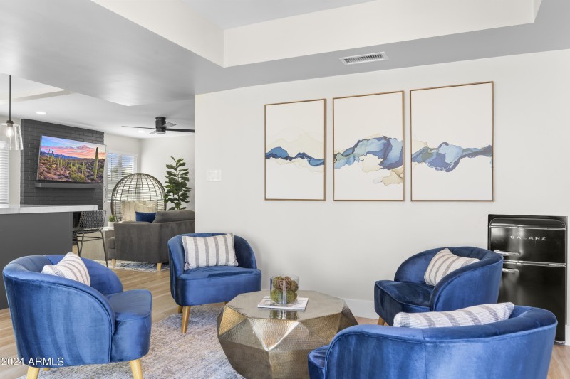 55_8025_E_Redwing_Rd__55