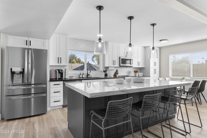 13_8025_E_Redwing_Rd__13