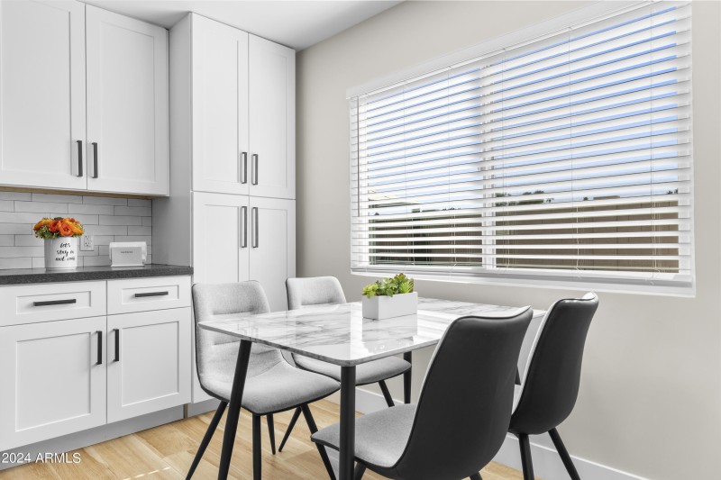 17_8025_E_Redwing_Rd__17