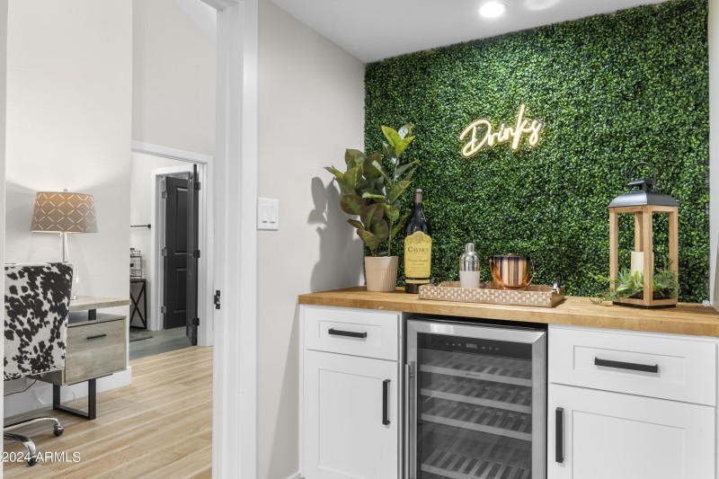 21_8025_E_Redwing_Rd__21