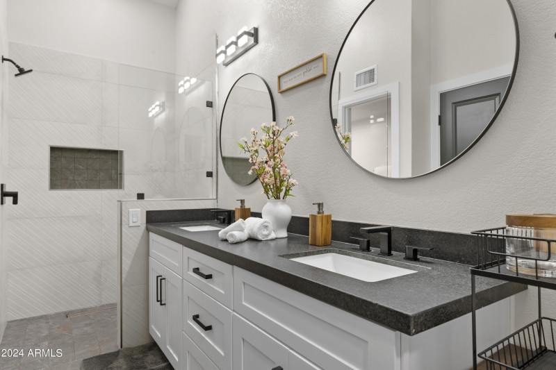 27_8025_E_Redwing_Rd__27