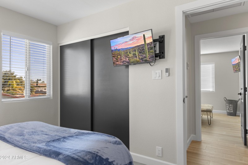 35_8025_E_Redwing_Rd__35