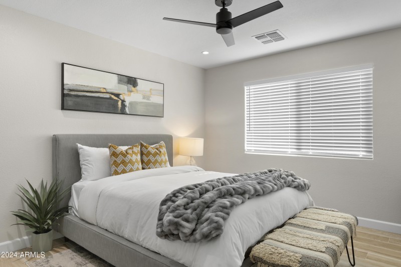 37_8025_E_Redwing_Rd__37