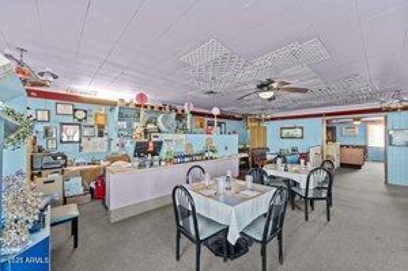 thumbnail-0194482a-a6c6-73a6-a894-f6b202