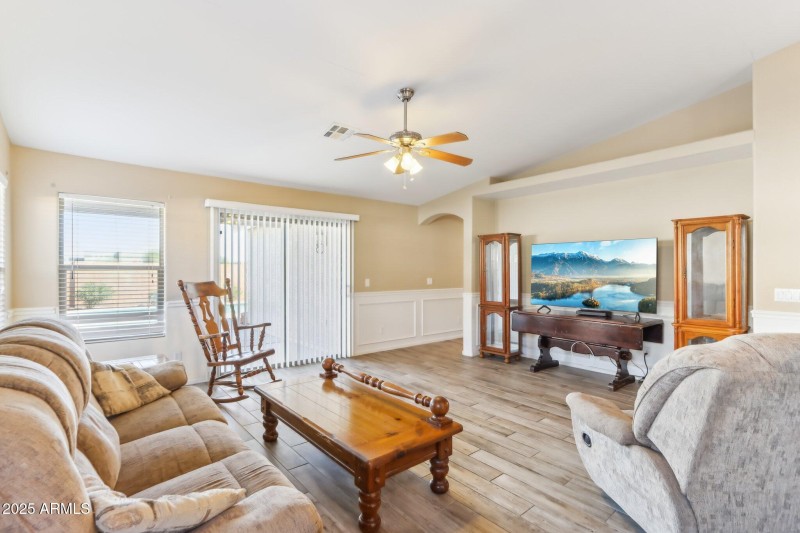 9-web-or-mls-N Madison Rd-009