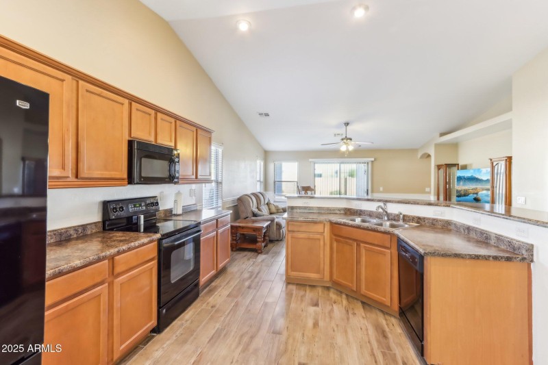 16-web-or-mls-N Madison Rd-016
