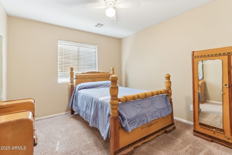 18-web-or-mls-N Madison Rd-018