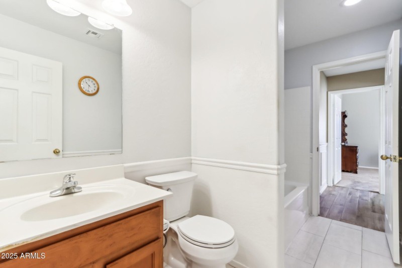 23-web-or-mls-N Madison Rd-023
