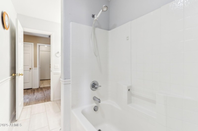 24-web-or-mls-N Madison Rd-024