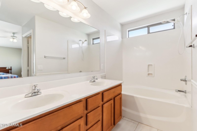 31-web-or-mls-N Madison Rd-031