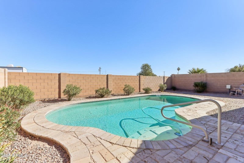 32-web-or-mls-N Madison Rd-032