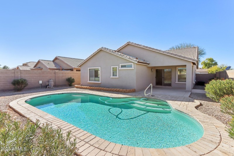 33-web-or-mls-N Madison Rd-033
