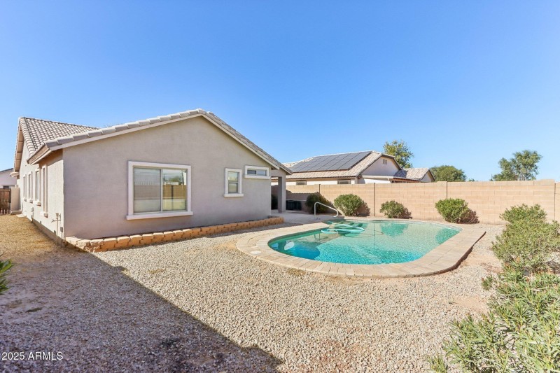 35-web-or-mls-N Madison Rd-035