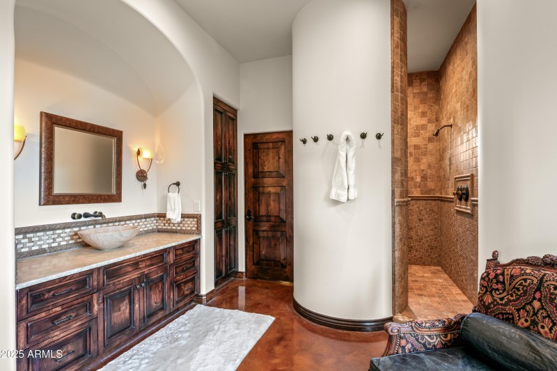 041_Vanity #2 Doorless Shower