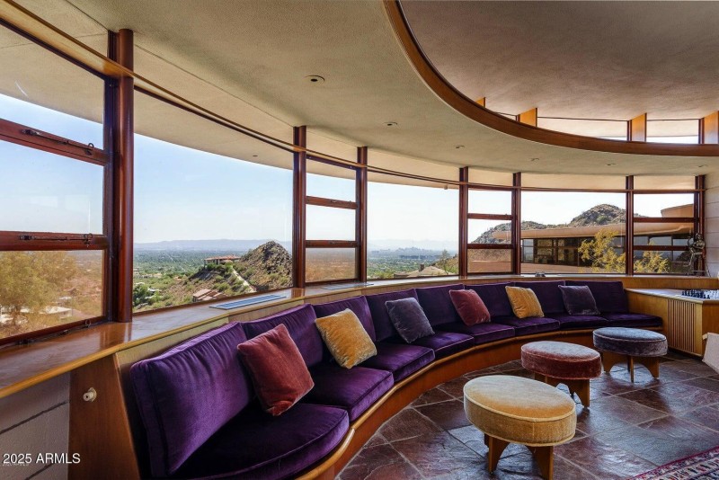 Family room built in seating