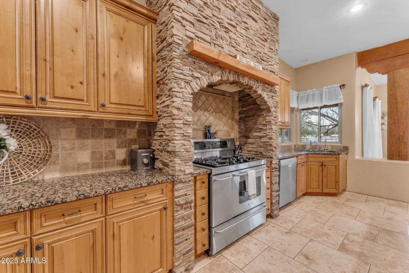 021_33-web-or-mls-33_a736237_72