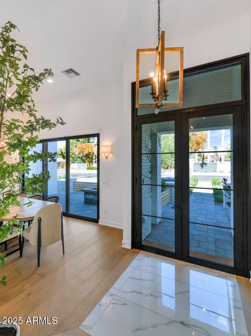 4147 E Clarendon Ave-large-008-014-4147