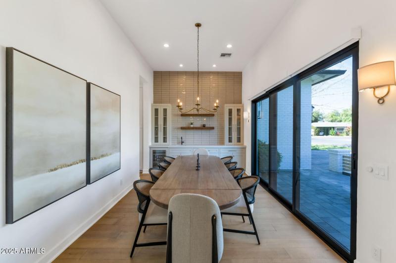 4147 E Clarendon Ave-large-009-024-4147