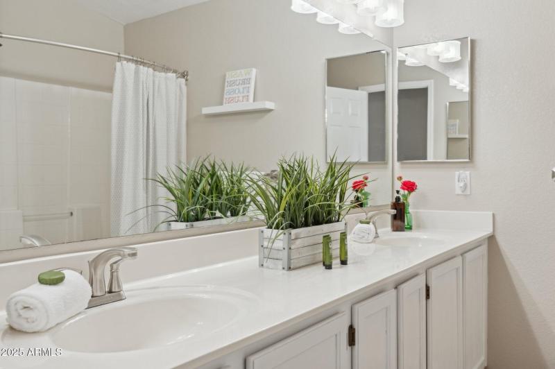 29-web-or-mls-4002-w-questa-dr