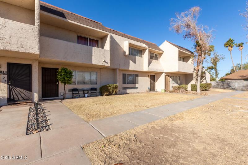 Large Frontyard for Play