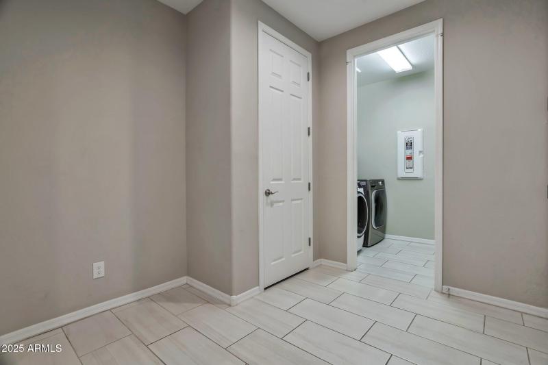 Extra room to laundry area