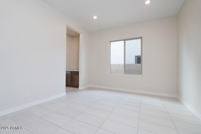 Tri Pointe Blossom Rock 500 - Flex Dinin