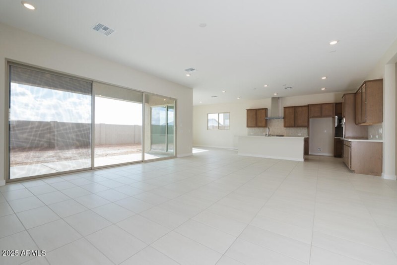 Tri Pointe Blossom Rock 500 - Great Room