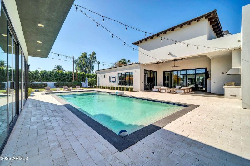 1B0CA51B-5439-42A3-96BA-DE47603EEFB4