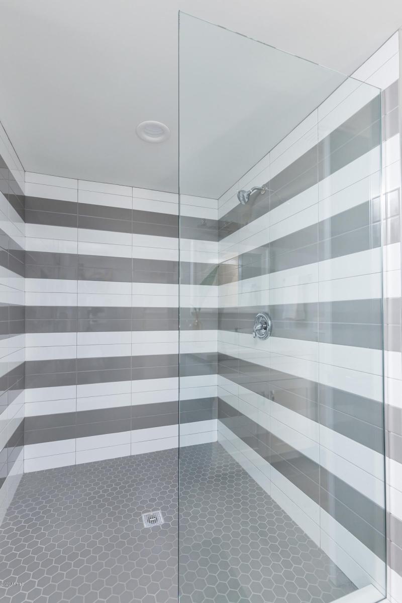 Walk-In-Glass-shower